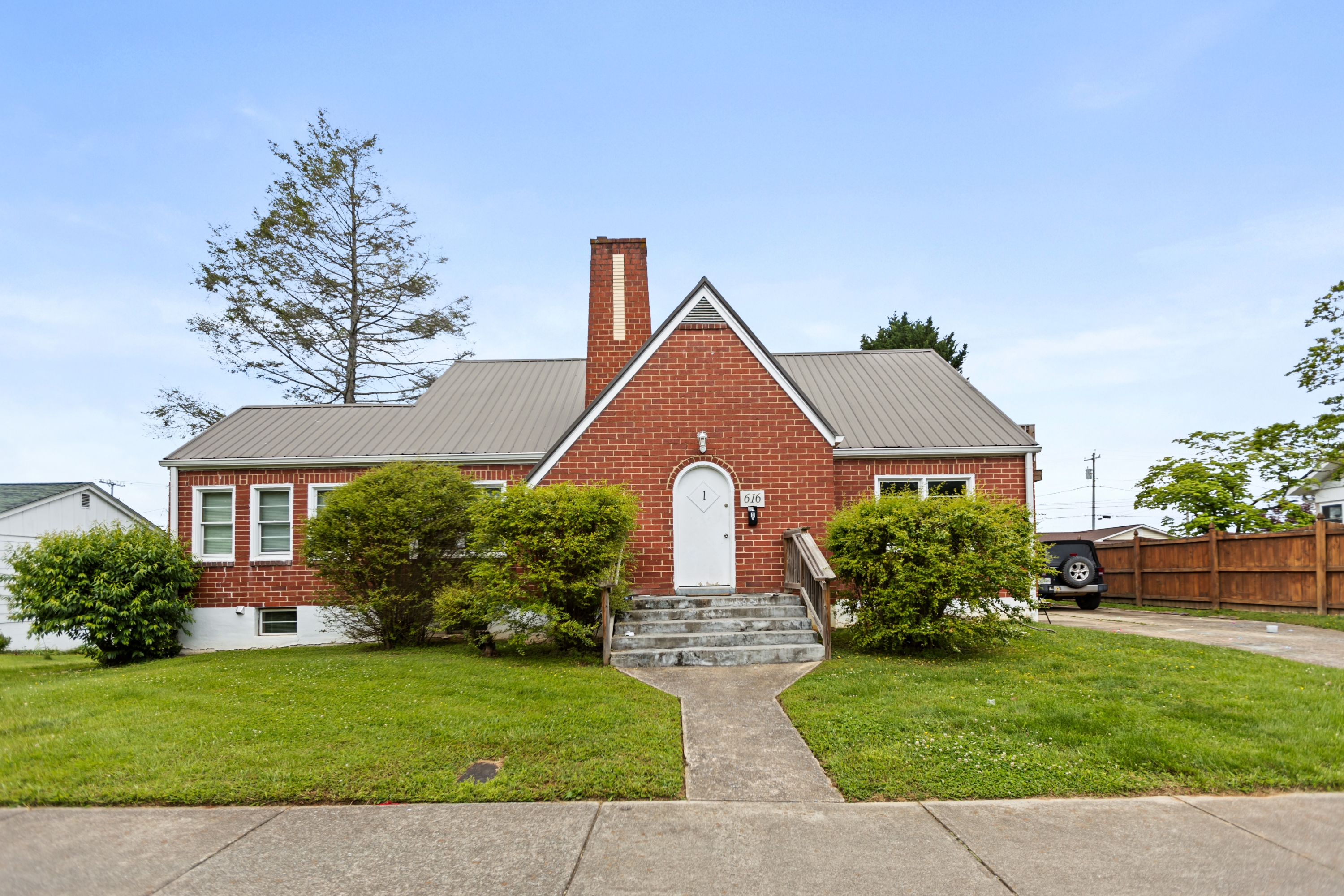 616 West Maple Street