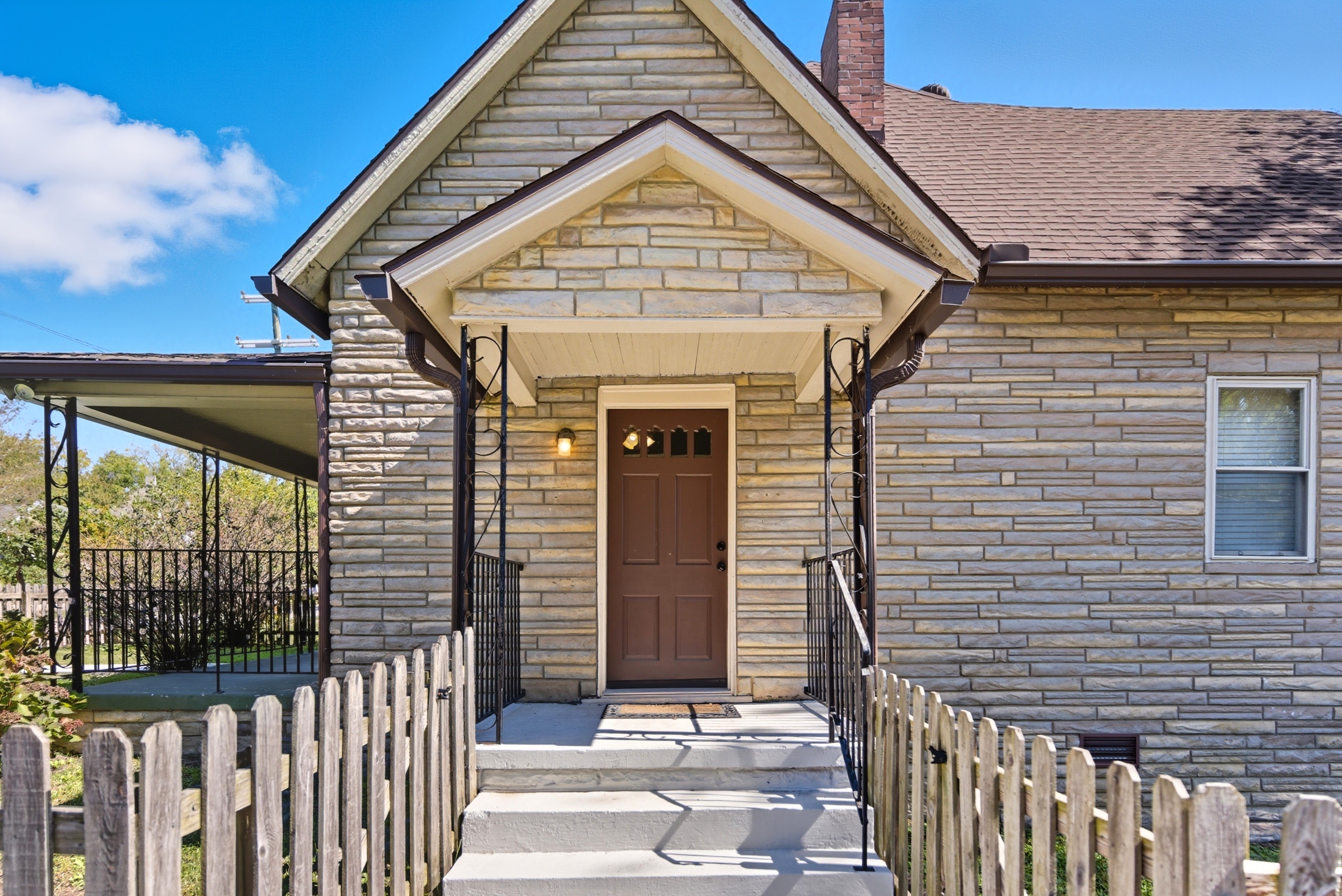 2000 Washington Avenue APT B